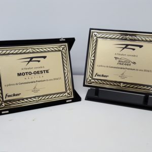 Placa de homenagem dourada e preta com 33cm X 25cm - Image 3