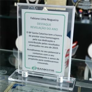 Troféu exclusivo de acrílico com 21cm