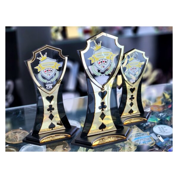 trofeu-brasao-dourado-preto-campeao