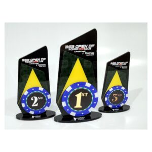 Troféu Triângulo Amarelo com Ficha de Poker - Imagem 1